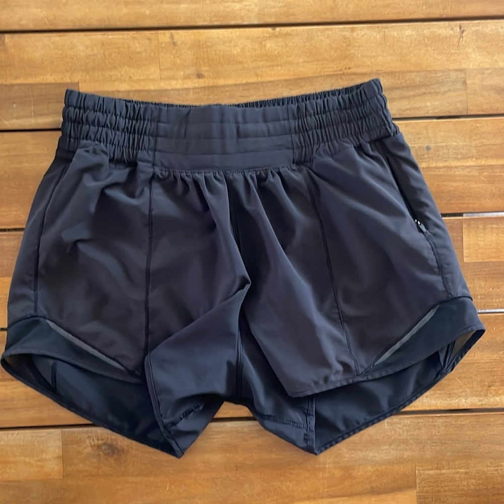 Lululemon Hotty Hot High-Rise Line Short 4”